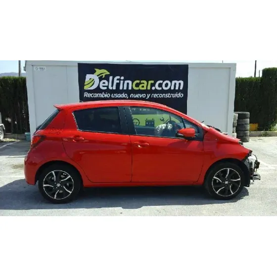 TOYOTA YARIS '2015 ACTIVE ROJO
