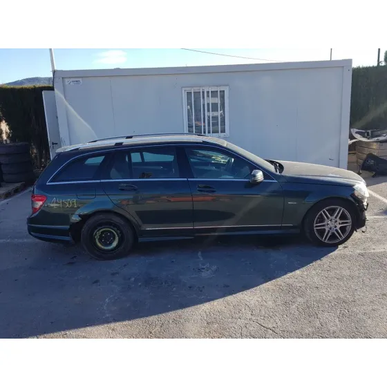 MERCEDES CLASE C (W204) FAMILIAR '2010 220 T CDI (204.208) VERDE