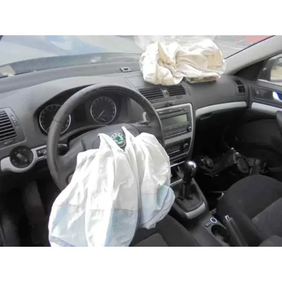 SKODA OCTAVIA COMBI (1Z5) '2009 AMBIENTE NEGRO