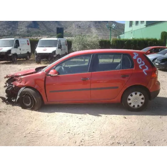 VOLKSWAGEN GOLF V BERLINA (1K1) '2004 TRENDLINE ROJO