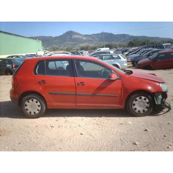 VOLKSWAGEN GOLF V BERLINA (1K1) '2004 TRENDLINE ROJO
