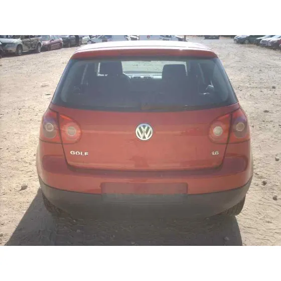 VOLKSWAGEN GOLF V BERLINA (1K1) '2004 TRENDLINE ROJO