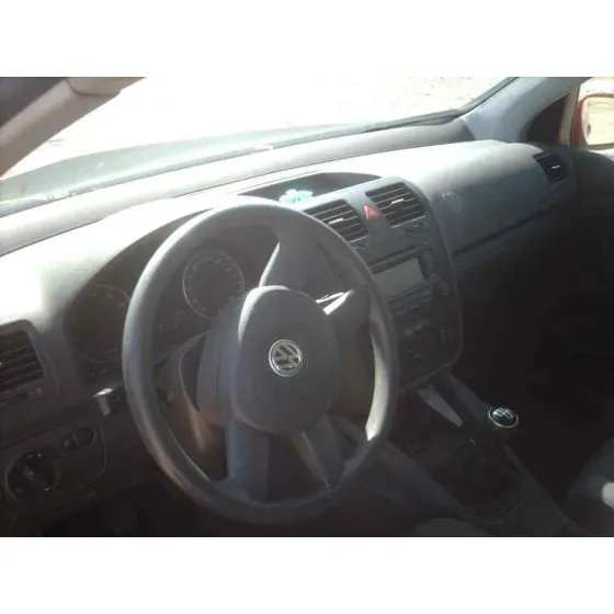 VOLKSWAGEN GOLF V BERLINA (1K1) '2004 TRENDLINE ROJO