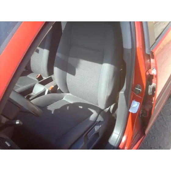 VOLKSWAGEN GOLF V BERLINA (1K1) '2004 TRENDLINE ROJO