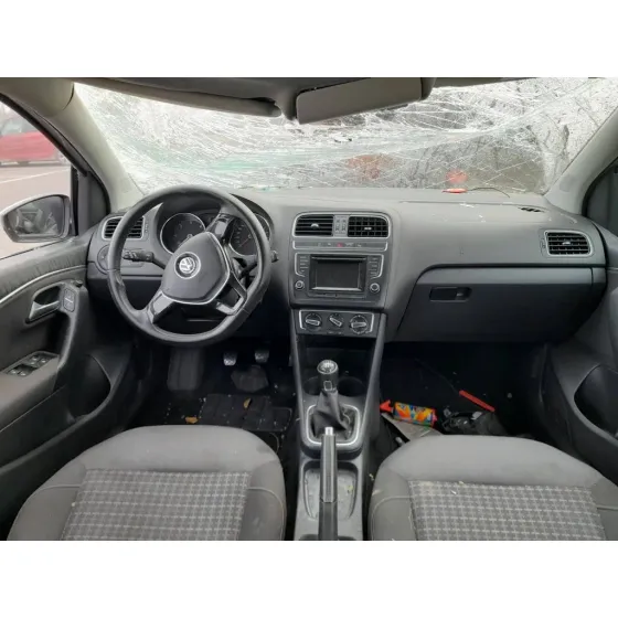 VOLKSWAGEN POLO (6R1) '2015 5 PUERTAS GRIS