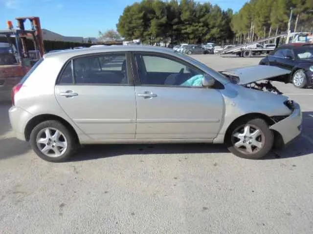 TOYOTA COROLLA (E12) '2006 1.4 D-4D LUNA COMPACT DORADO