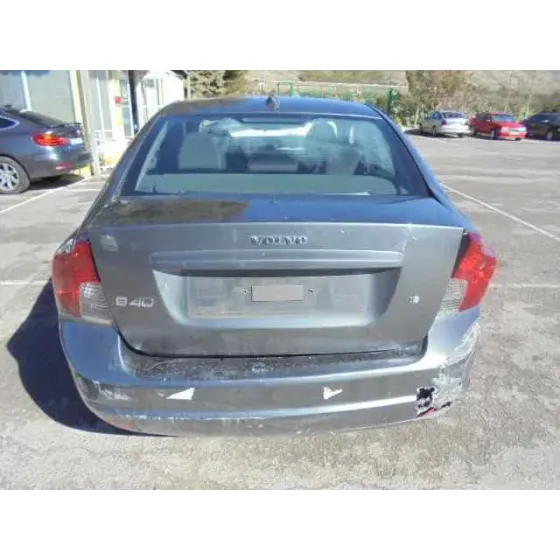 VOLVO S40 BERLINA '2007 1.8 KINETIC GRIS OSCURO