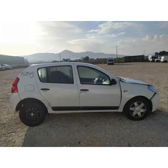 DACIA SANDERO '2012 PODIUM BLANCO