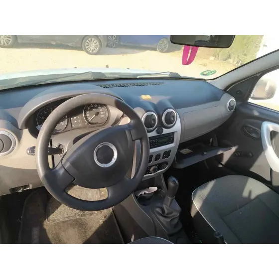 DACIA SANDERO '2012 PODIUM BLANCO