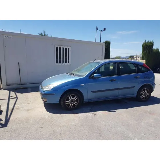 FORD FOCUS BERLINA (CAK) '2002 GHIA AZUL