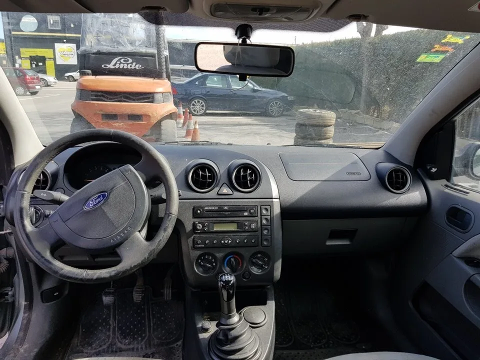 FORD FIESTA (CBK) '2002 AMBIENTE GRIS OSCURO