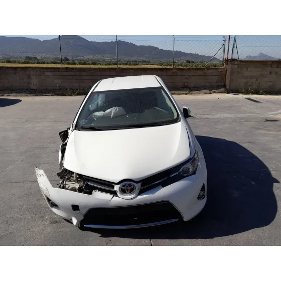 Toyota AURIS (_E18_) 2012