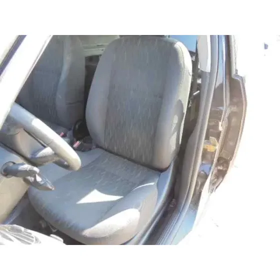 FORD FOCUS BERLINA (CAK) '2002 GHIA NEGRO