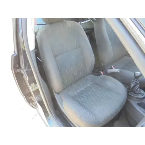 FORD FOCUS BERLINA (CAK) '2002 GHIA NEGRO