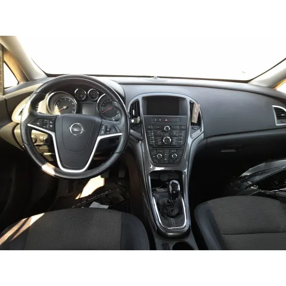 Opel ASTRA J SEDAN 2012