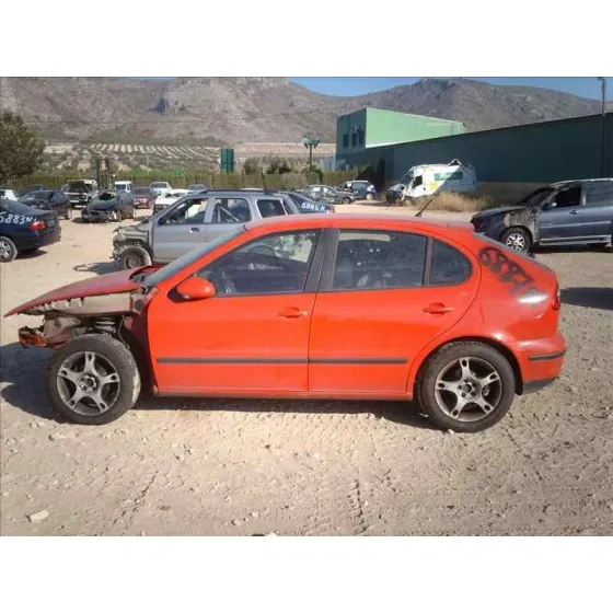 SEAT LEON (1M1) '1999 1.6 16V ROJO