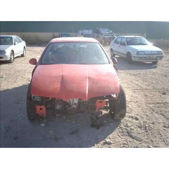 SEAT LEON (1M1) '1999 1.6 16V ROJO