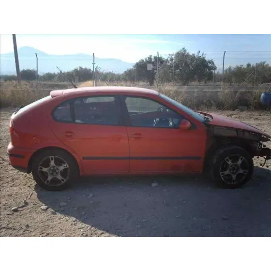 SEAT LEON (1M1) '1999 1.6 16V ROJO