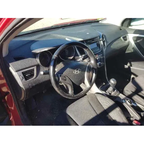 HYUNDAI I30 (GD) '2015 BASE ROJO