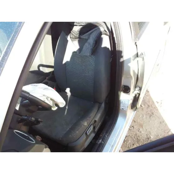 FORD FOCUS BERLINA (CAP) '2006 GHIA GRIS