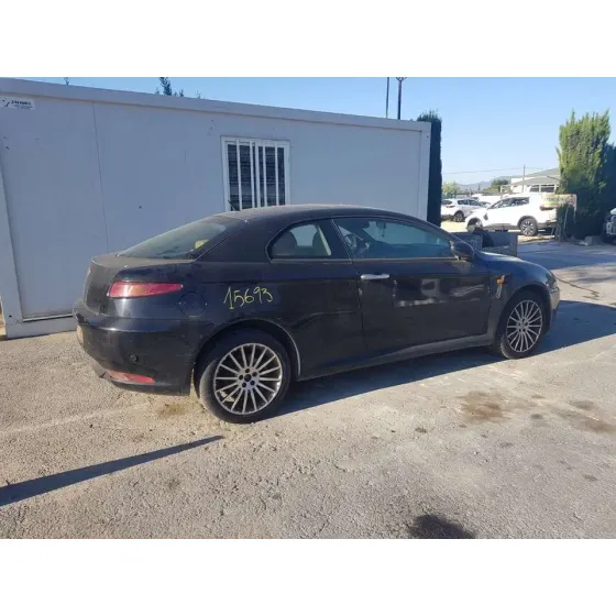 ALFA ROMEO GT (125) '2009 1.9 JTD 16V M-JET DISTINCTIVE (10.2006->) NEGRO