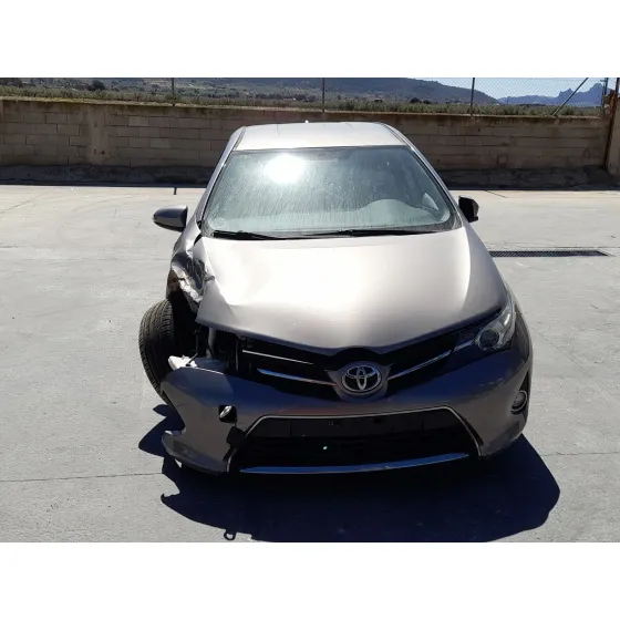 Toyota AURIS (_E18_) 2012