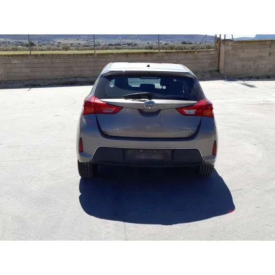 Toyota AURIS (_E18_) 2012