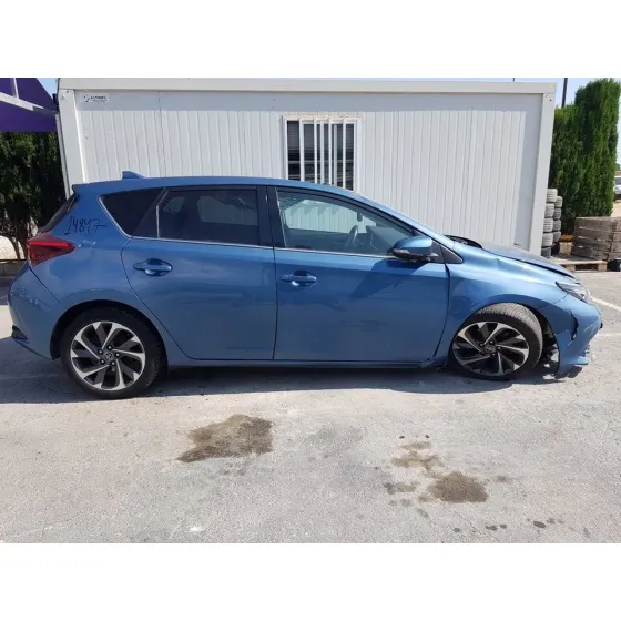 TOYOTA AURIS '2015 ACTIVE AZUL