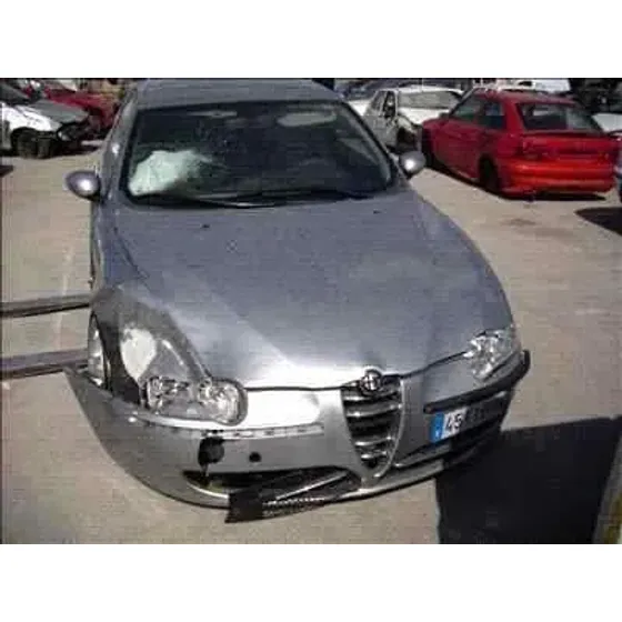ALFA ROMEO 147 (190) '2000 1.6 T.SPARK DISTINCTIVE GRIS
