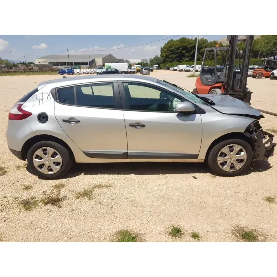 RENAULT MEGANE III BERLINA 5 P '2012 AUTHENTIQUE GRIS