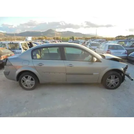 RENAULT MEGANE II CLASSIC BERLINA '2004 CONFORT AUTHENTIQUE GRIS OSCURO