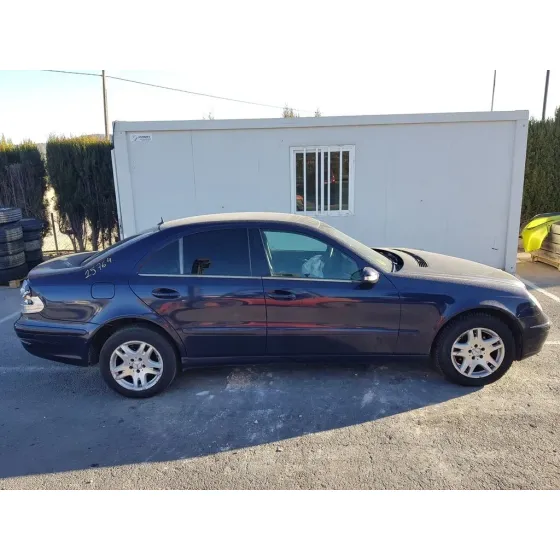 MERCEDES CLASE E (W211) BERLINA '2012 E 200 CDI (211.004) NEGRO