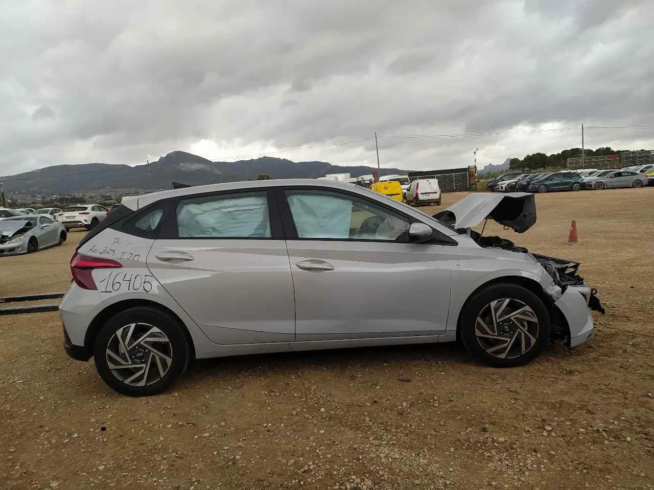 HYUNDAI I 20 '2023 TECNO MILD-HYBRID GRIS