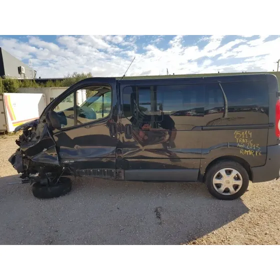 RENAULT TRAFIC COMBI (AB 4.01) '2013 9 - PLAZAS (L1H1) 2,9T COMBI CORTO NEGRO