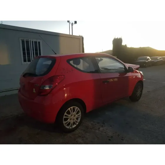 HYUNDAI I20 '2010 CLASSIC ROJO