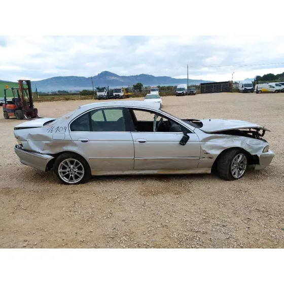 BMW SERIE 5 BERLINA (E39) '2003 520D EXCLUSIVE GRIS