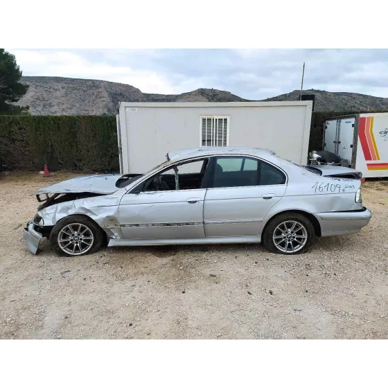 BMW SERIE 5 BERLINA (E39) '2003 520D EXCLUSIVE GRIS