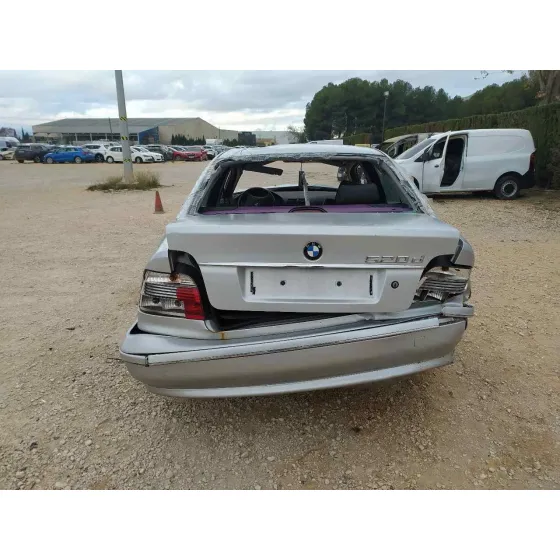 BMW SERIE 5 BERLINA (E39) '2003 520D EXCLUSIVE GRIS