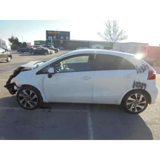 KIA RIO '2016 BASIC BLANCO