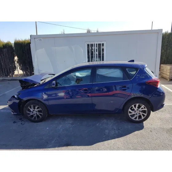 TOYOTA AURIS '2015 ACTIVE AZUL