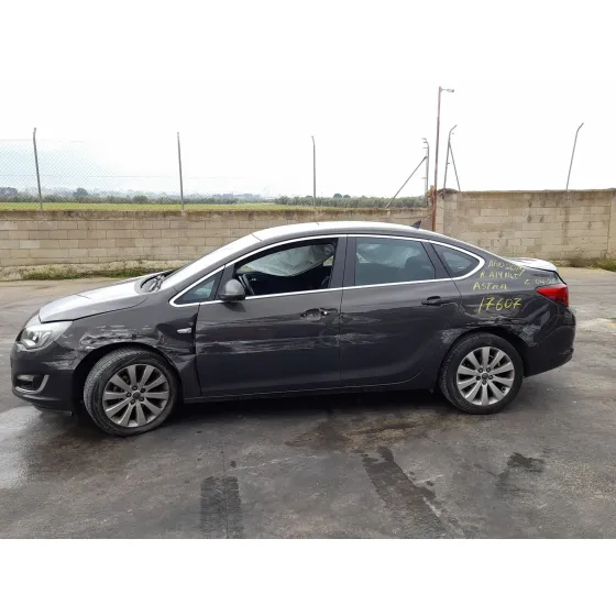 Opel ASTRA J SEDAN 2012