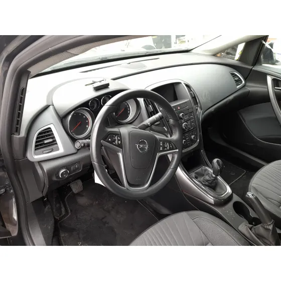 Opel ASTRA J SEDAN 2012