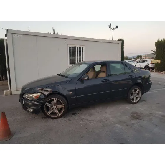 LEXUS IS200 (GXE10) '2004 2.0 GRIS OSCURO