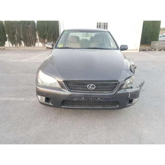 LEXUS IS200 (GXE10) '2004 2.0 GRIS OSCURO