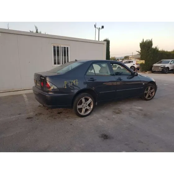LEXUS IS200 (GXE10) '2004 2.0 GRIS OSCURO