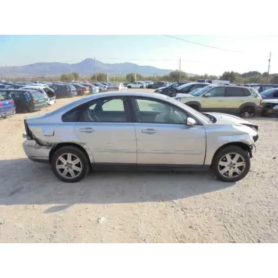 VOLVO S40 BERLINA '2004 2.0 D KINETIC GRIS