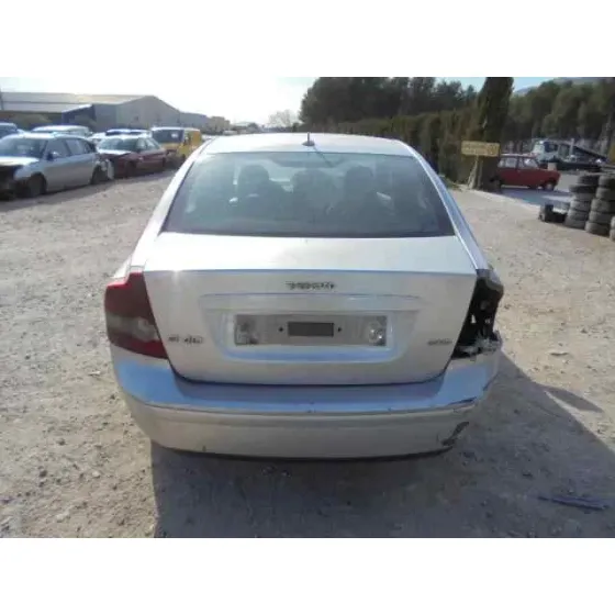 VOLVO S40 BERLINA '2004 2.0 D KINETIC GRIS