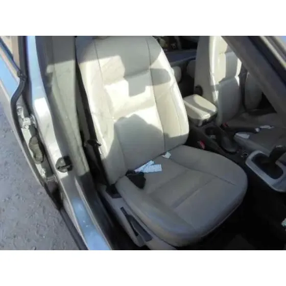 VOLVO S40 BERLINA '2004 2.0 D KINETIC GRIS
