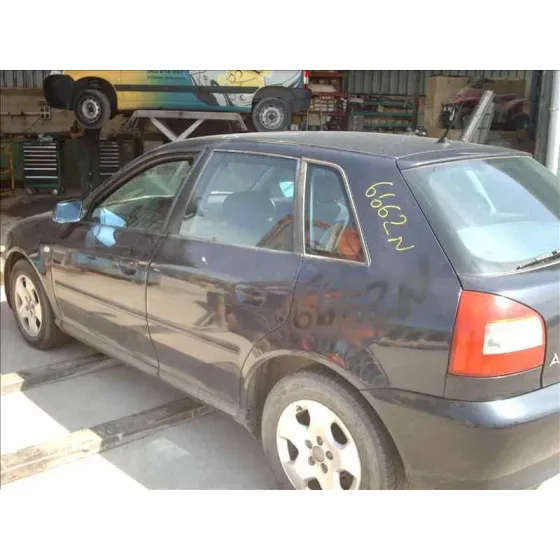 AUDI A3 (8L) '2000 1.6 AMBIENTE AZUL