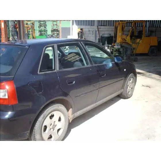 AUDI A3 (8L) '2000 1.6 AMBIENTE AZUL